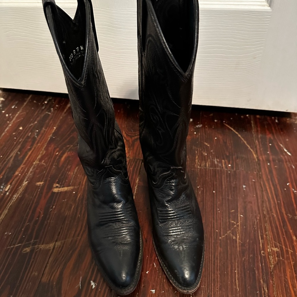 Black pointed toe cowgirl boots from Montana